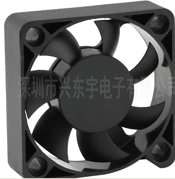 ★舞台燈光散熱風扇★舞台表（biǎo）演（yǎn）者的強大（dà）後盾！