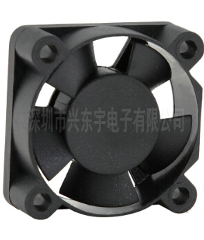 用電飯煲散熱風（fēng）扇，降溫（wēn）降音並存